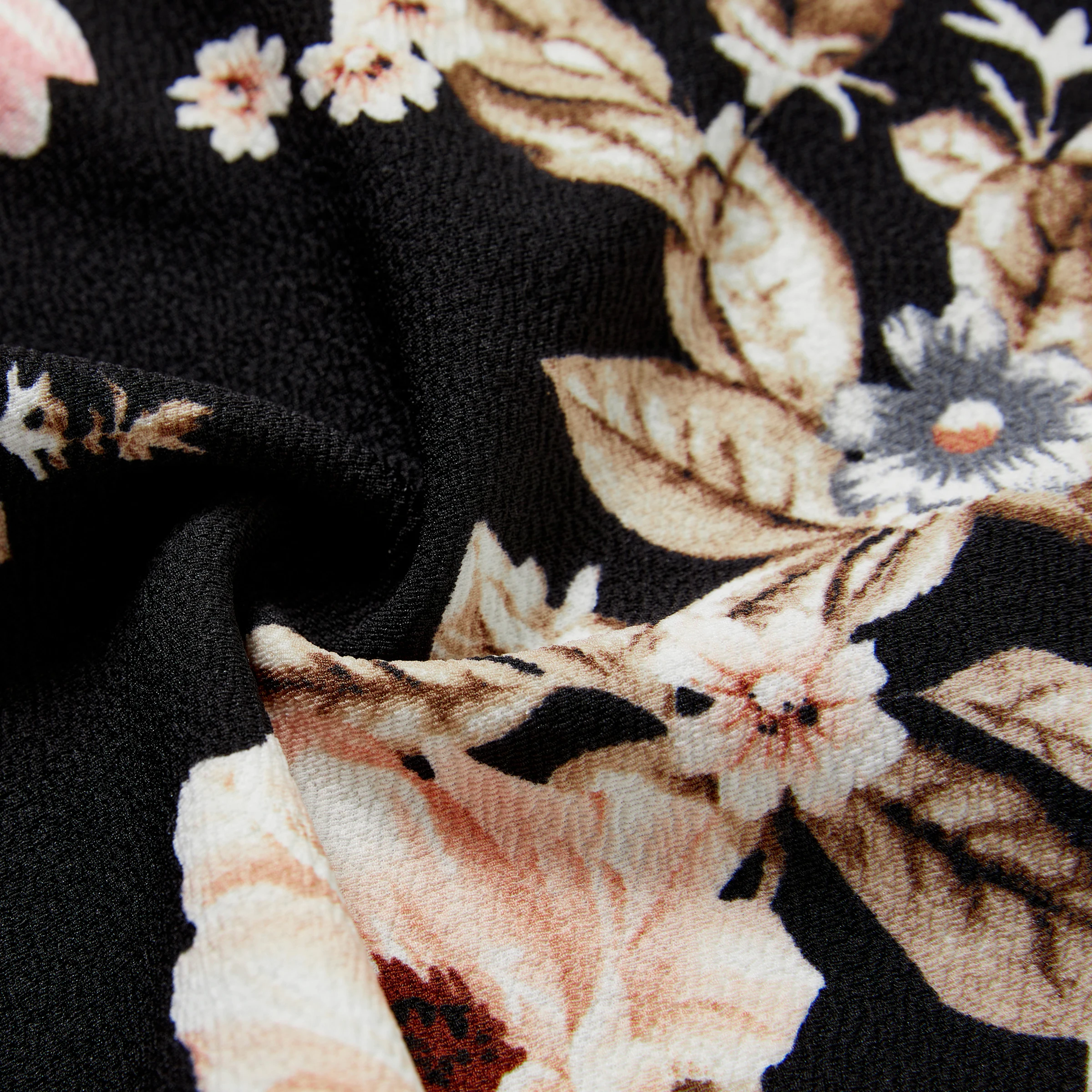 Комплект платьев с цветочной вставкой и цветочным принтом