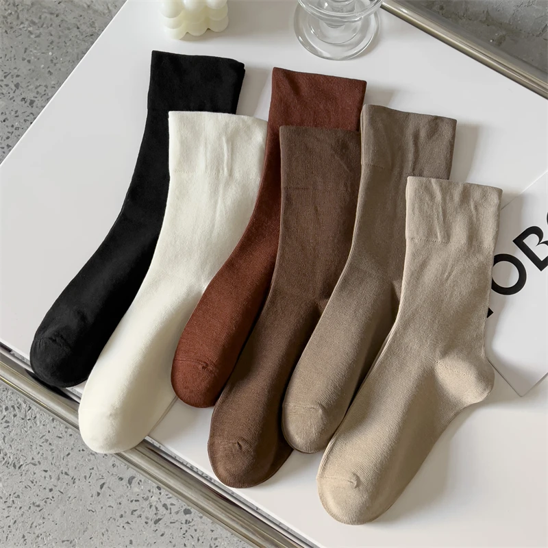 

Женские носки в Корейском стиле, новинка, Модные осенние носки с ворсом в стиле ретро для женщин, однотонные спортивные хлопковые впитывающ...