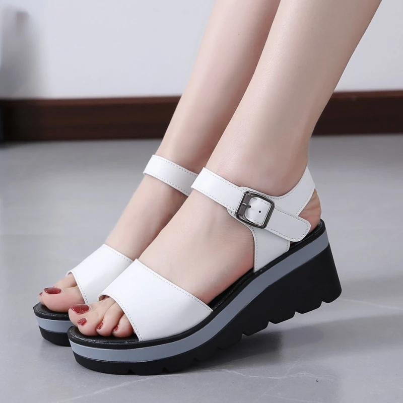 

Сандалии женские на танкетке 6 см, Босоножки с открытым носком, повседневная обувь на танкетке, цвет черный/белый, лето 2022