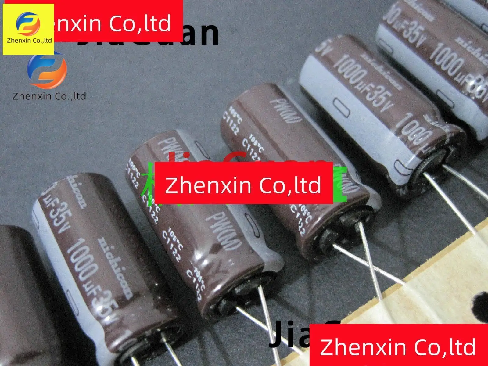 

Оригинальный Новый 20 шт. 35V1000UF 12.5X2 5 мм электролитический конденсатор 35 в 1000 мкФ высокочастотный длительный срок службы 1000uF35V