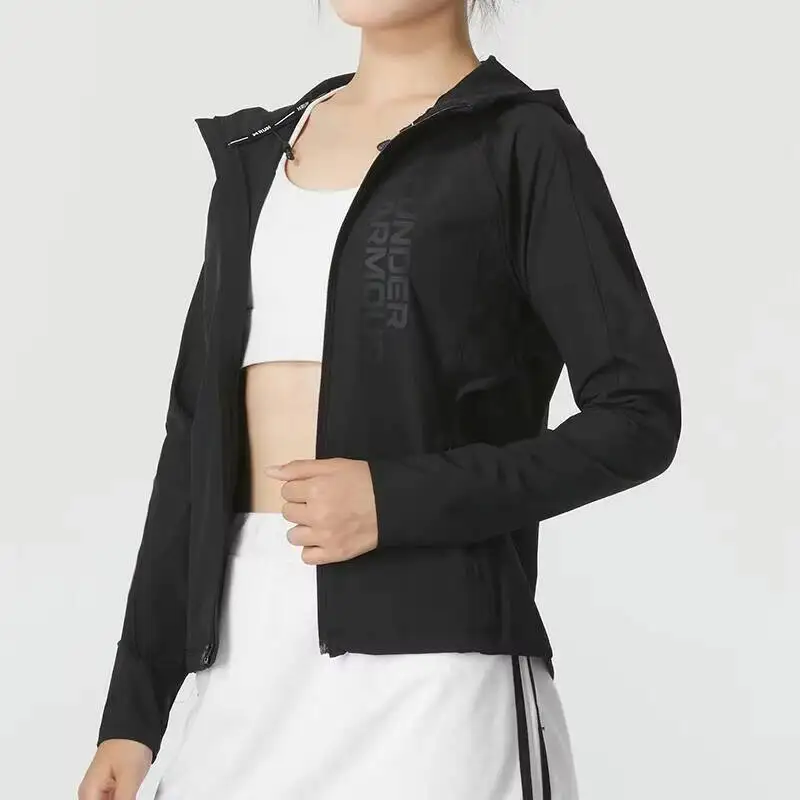 Фото Новая легкая черная куртка Under Armour с капюшоном для женщин и мужчин, из гладкой ткани, на молнии, свободного кроя, для повседневной носки, активного отдыха и уличного стиля №3
