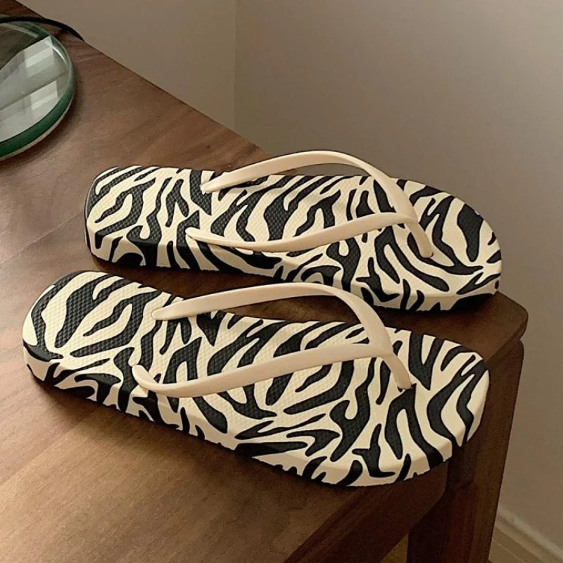 

2022 Summer Flip-flops Women's Shoes New Flat Bottom Slippers Designer Brand Open Toe Sandals Luxury Fashion Flip-flops Ladies