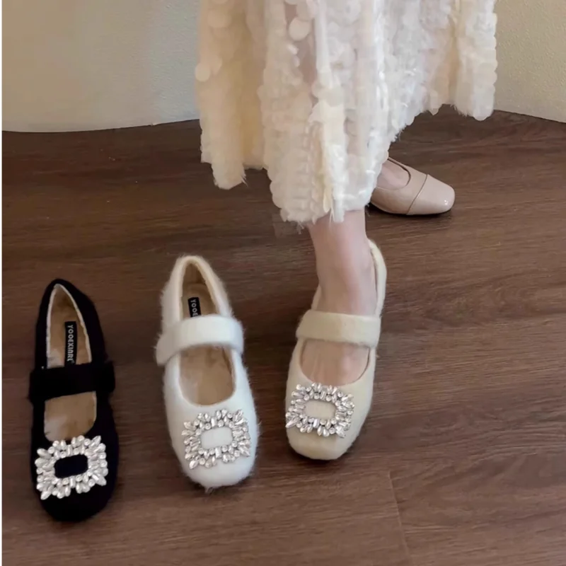 Женские туфли Мэри Джейн на мелком каблуке среднем с пряжкой зима 2025 трендовые