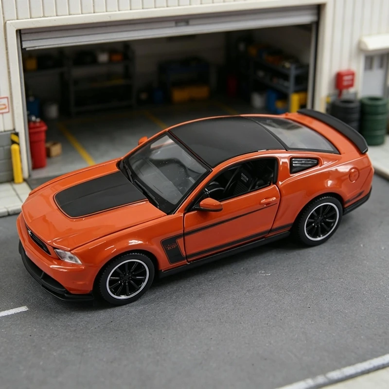 Фото Модель автомобиля Maisto 1:24 Ford Mustang BOSS 302 из сплава, с открывающимися дверями и капотом, богато детализированная, тонкой работы. №1