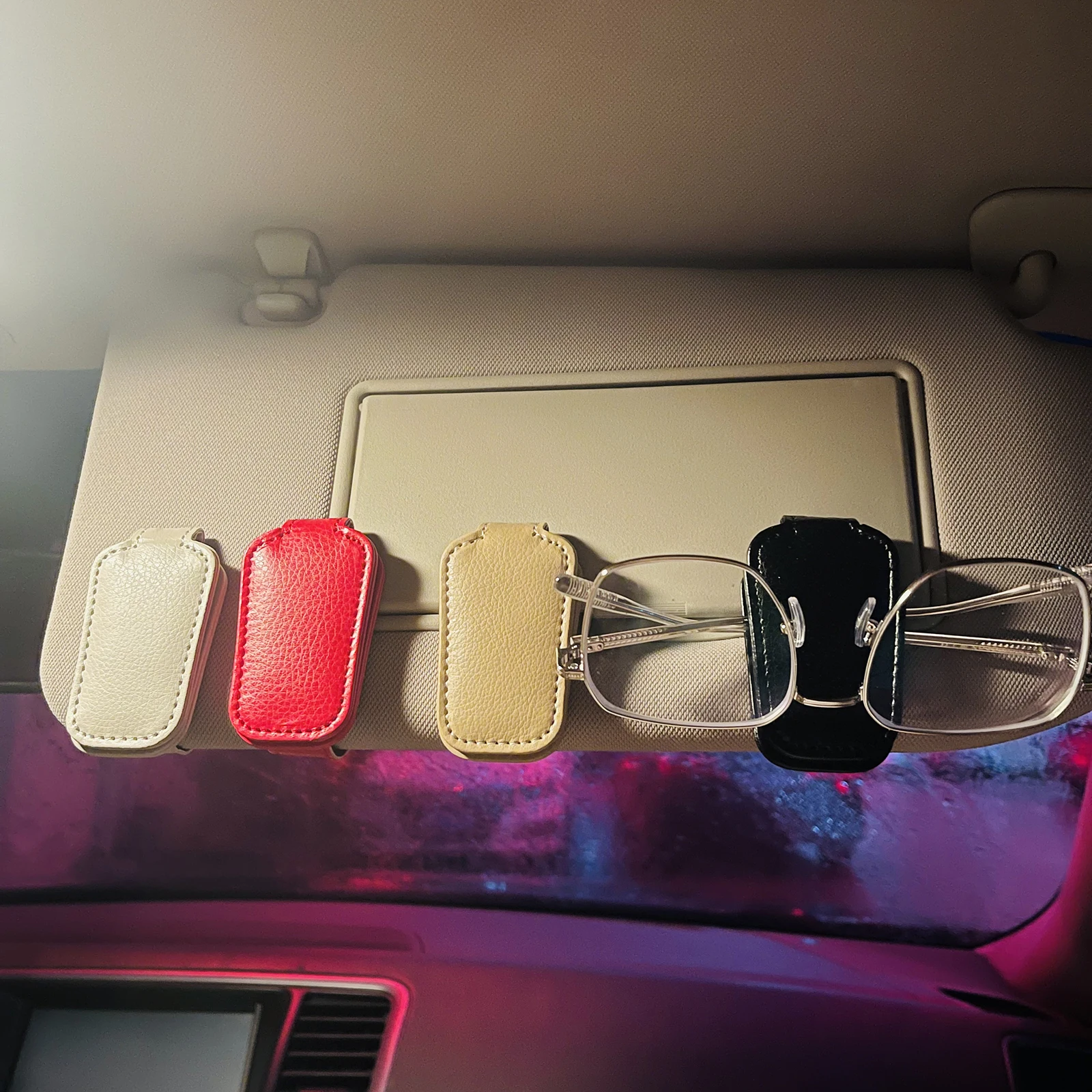 

Женский портативный чехол для автомобильных очков, держатель для солнцезащитных очков с зажимом для карт и билетов для Volvo, BMW, Audi, Mercedes, Toyota