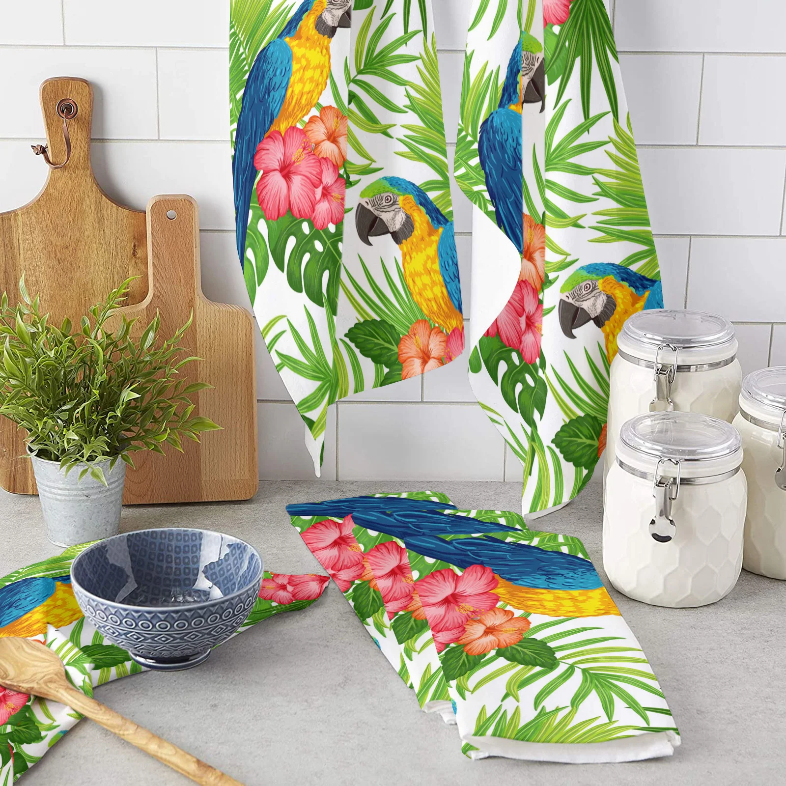 

Чайное полотенце с принтом зеленых тропических растений и цветов