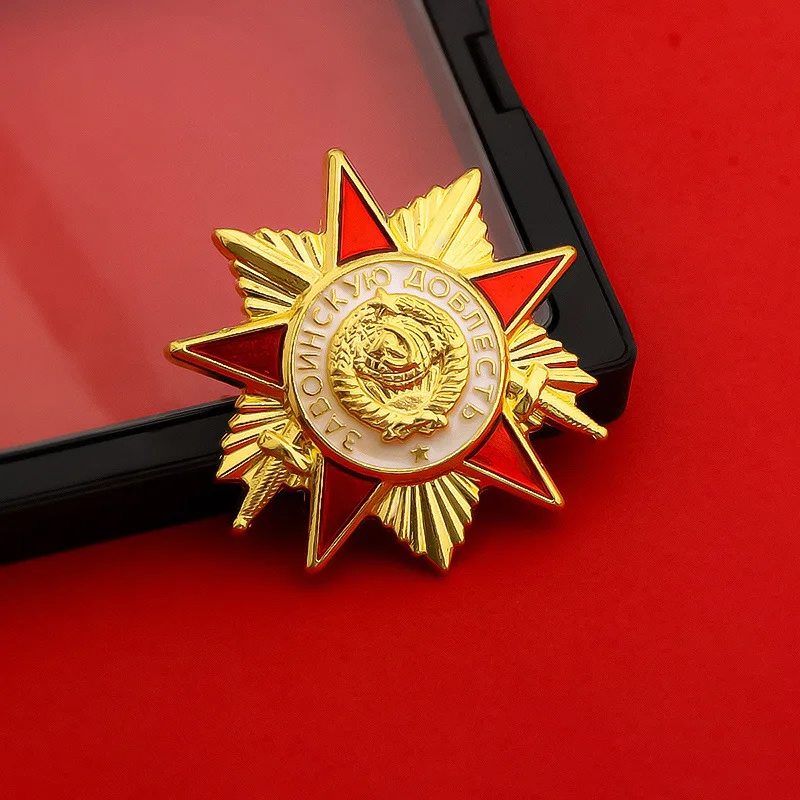 

Металлическая брошь "Ретро фанаты Советской Армии"