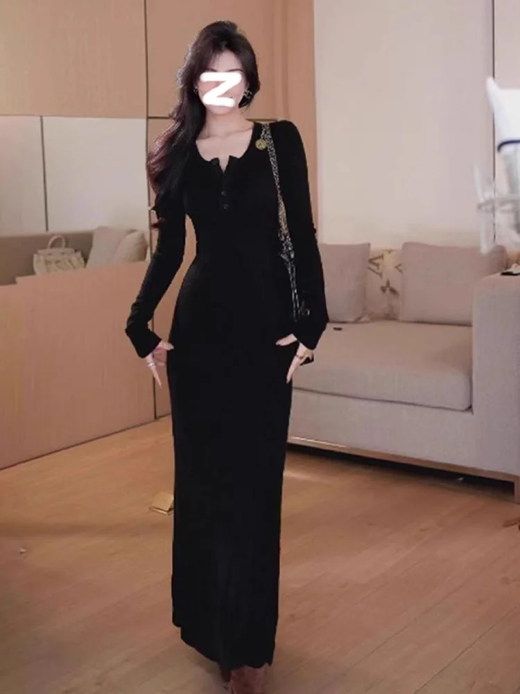 Серое трикотажное платье с полуоткрытым воротником женское зимнее 2024 новое