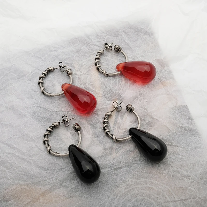 

Personality retro old rose carving winding design water drop pendant European and American earrings