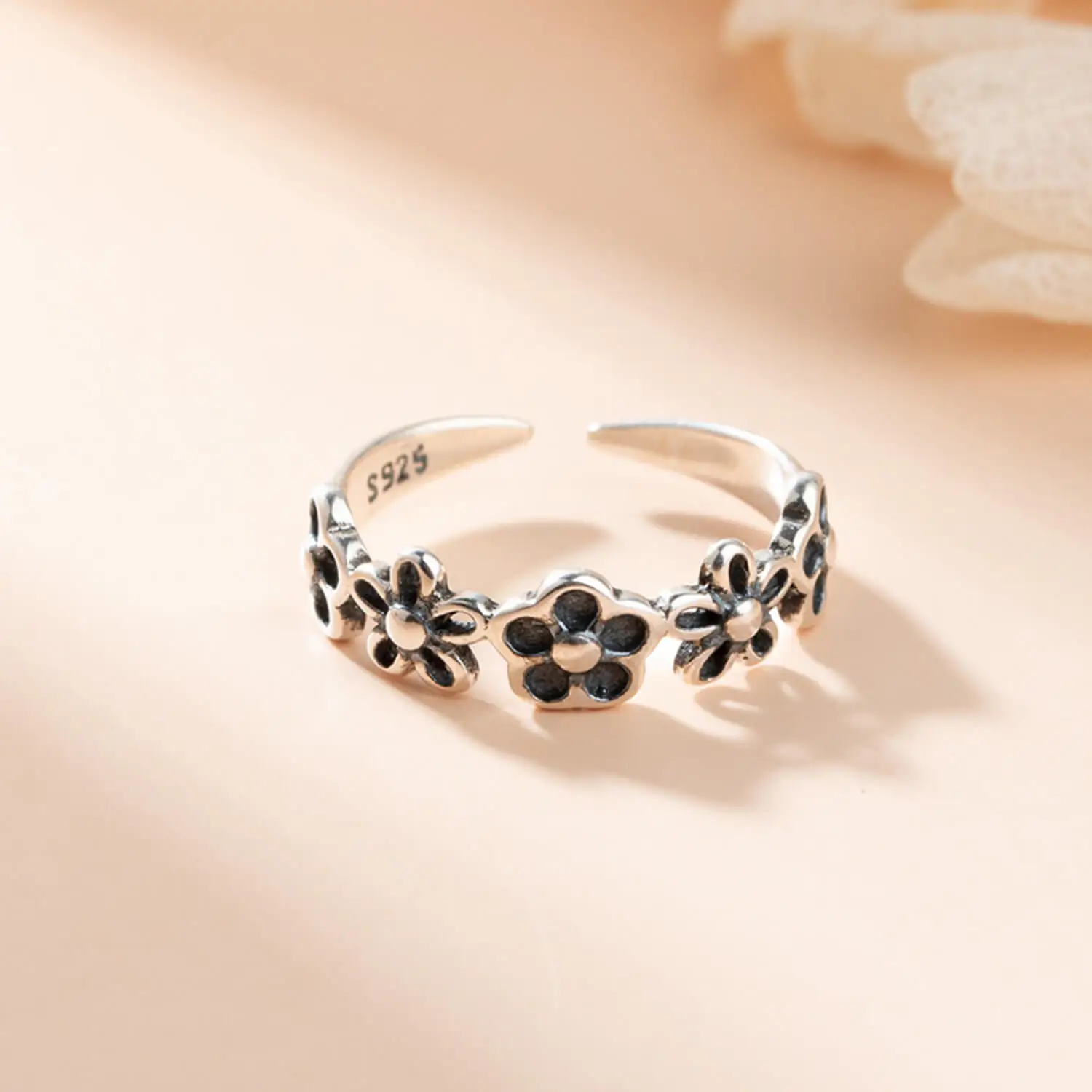 

Hollow Flowers S925 Ring YR40168
