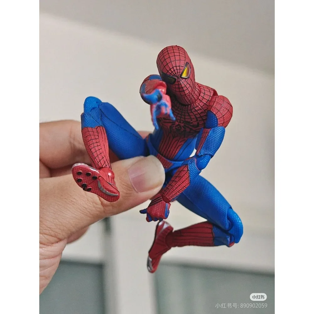 Фигурка Человек-паук Bandai Mafex 001