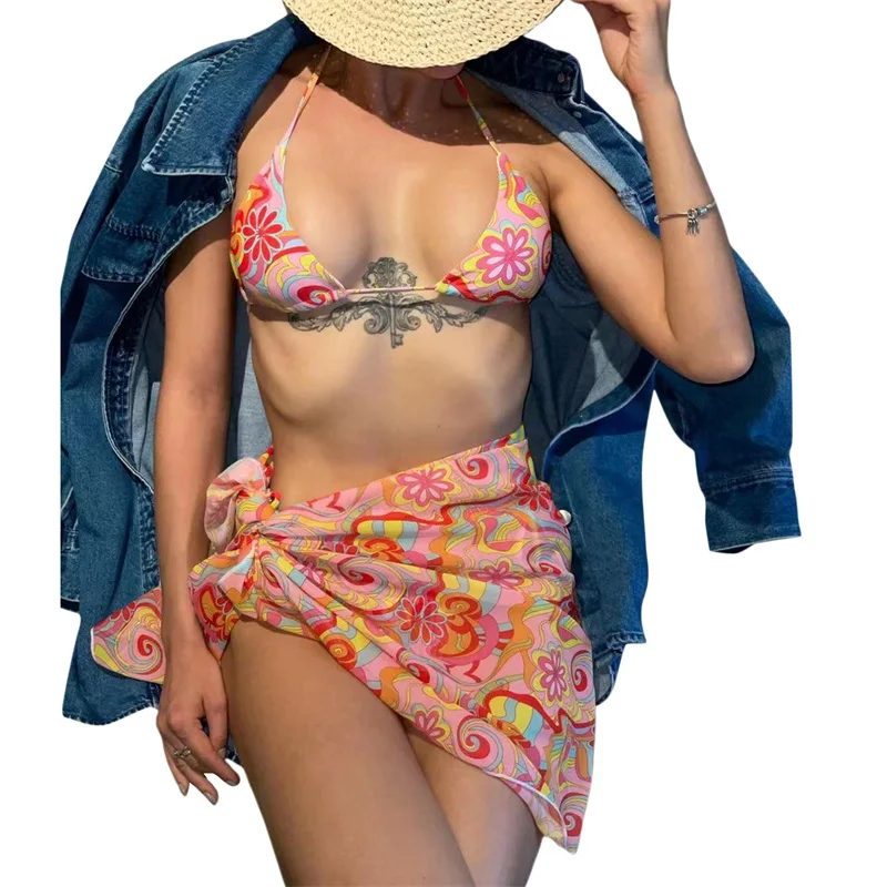 

Женский купальный костюм из трех предметов, женский цветочный комплект бикини с лямкой на шее, бюстгальтер + плавки + пляжное полотенце на за...