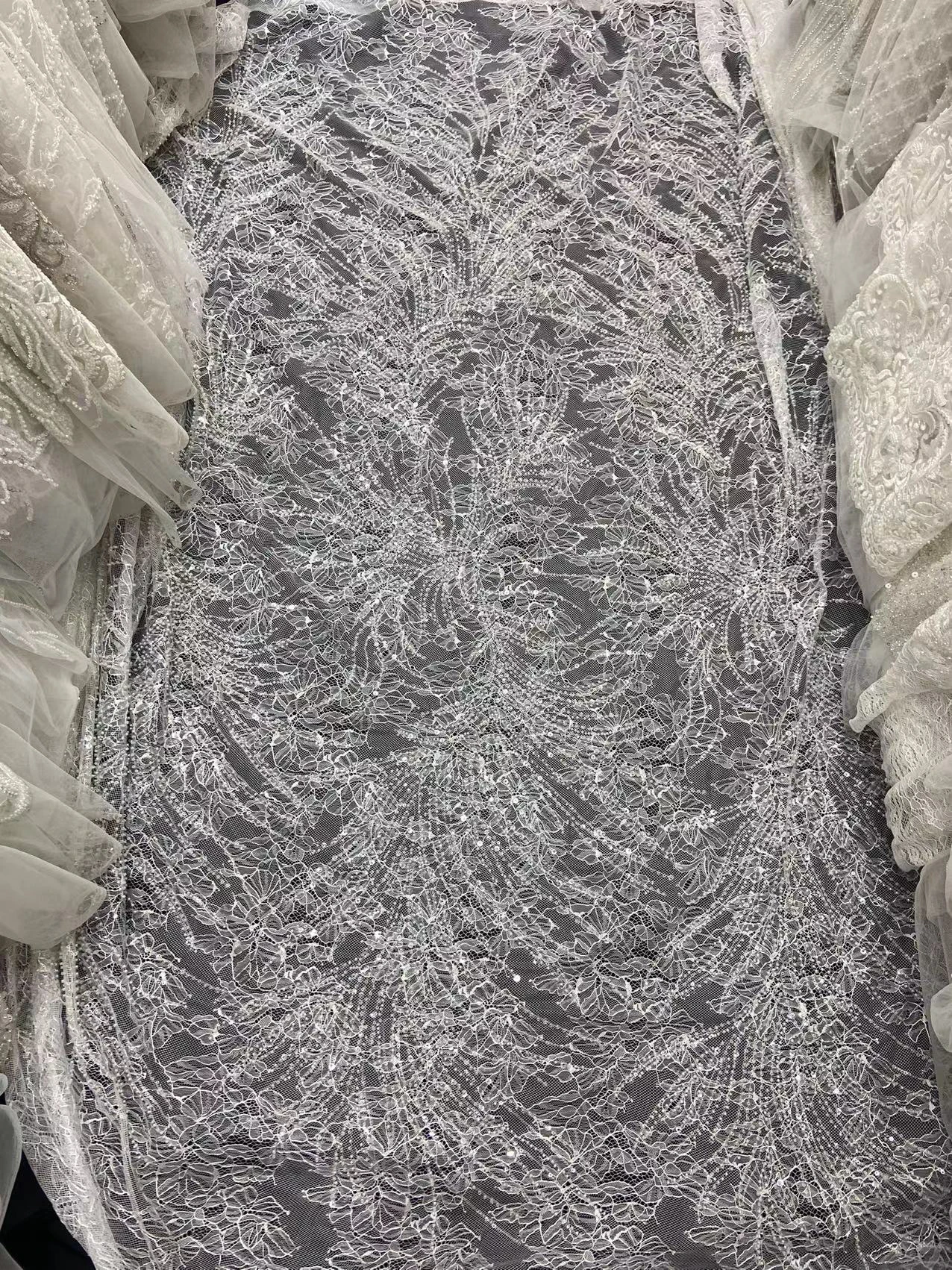 

Новейшая Европейская Высококачественная Современная вышивка, сетка, кружево, блестящая вышивка блестками, тюль, кружево с бусинами, вечернее платье, ткань