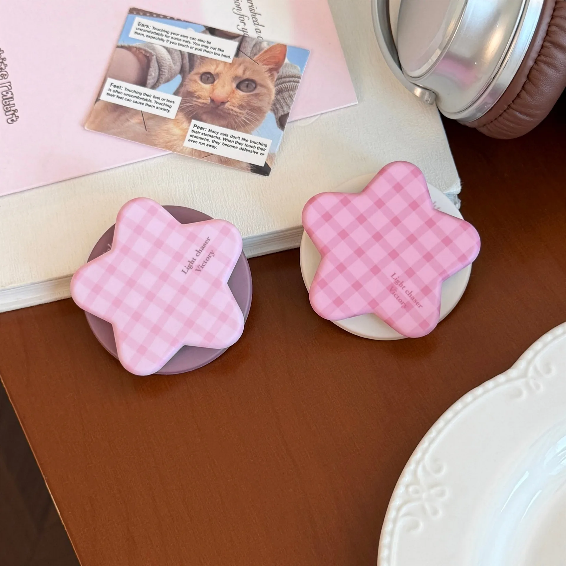Фото Магнитный держатель для телефона Macaron Star: портативная складная подставка-держатель, милый аксессуар для мобильного телефона №4