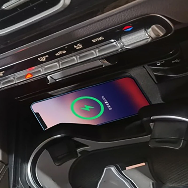 

Car wireless charger 15w fast charger charging pad panel for Mercedes Benz GLE W167 C67 GLS X167 2020 2021 2022 2023
