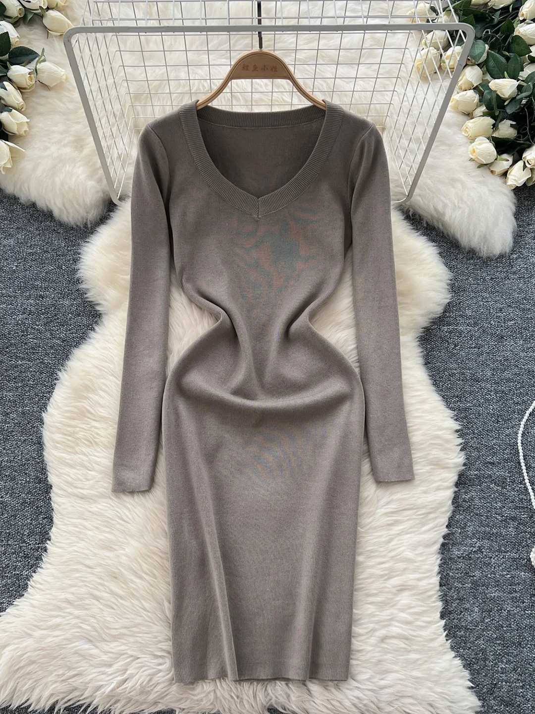 Женское платье-свитер Chrysler с длинным рукавом и v-образным вырезом однотонное