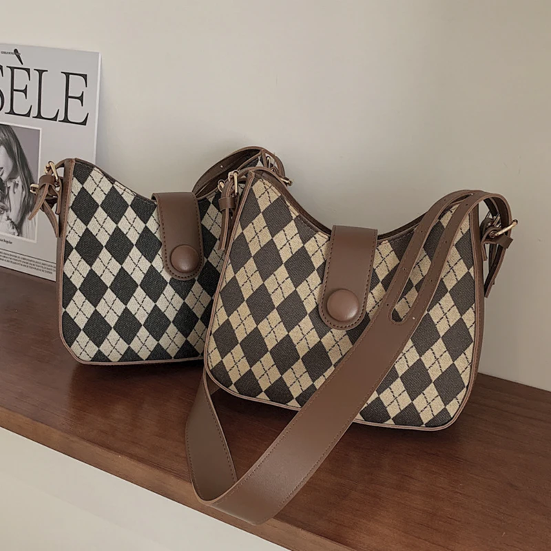 Вместительная дизайнерская винтажная сумка-шоппер со стразами в клетку