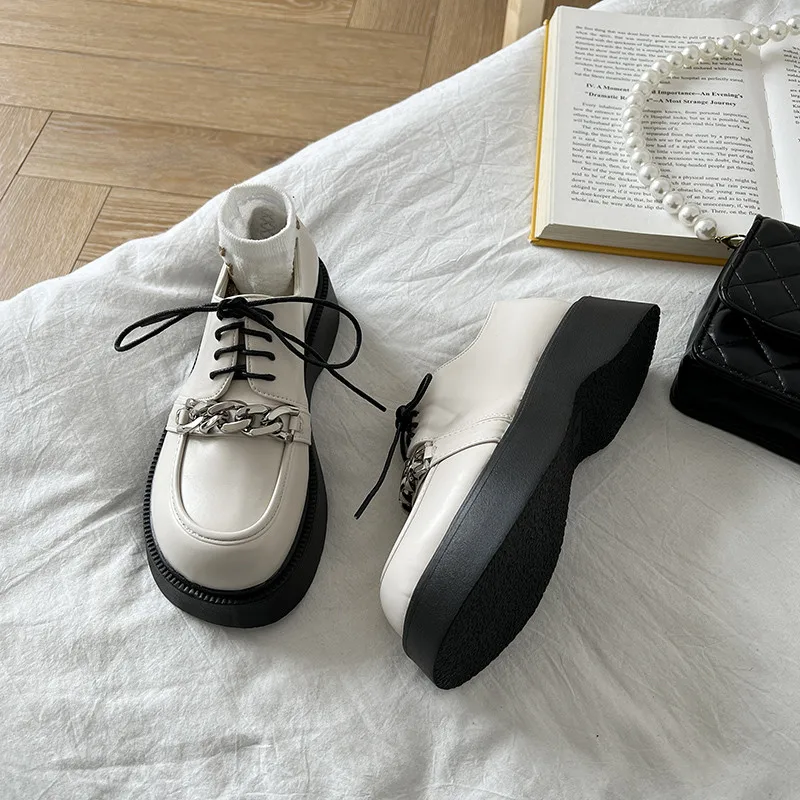 

Женские кроссовки 2022, модная женская обувь, дизайнерские туфли на платформе, новинка, базовая обувь на толстой средней платформе из искусст...