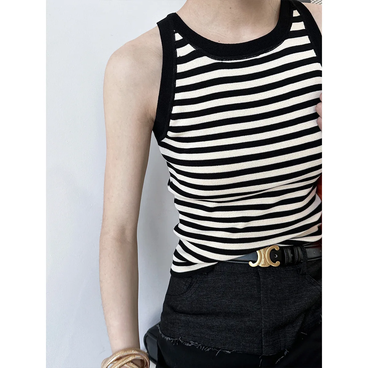 

Contrast color striped knitted vest female 2023 summer new hot girl short camisole