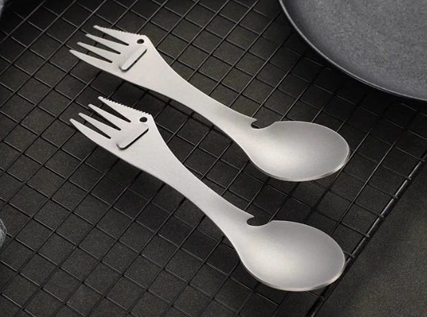 Фото Титановый многофункциональный инструмент Spork Посуда 6-в-1 с ложкой, вилкой, ножом, открывателем для бутылок, подвесным отверстием и ножом Ультра-прочный №4