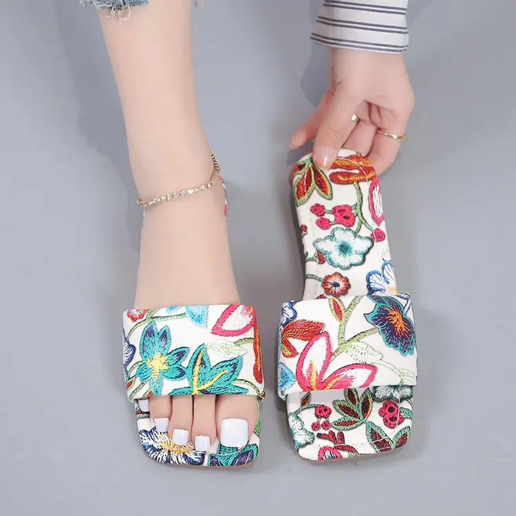 

2022Summer Women Sandal Bow Flower Shoes Low Round Heel Narrow Band Gladiator Casual Sandal Ladies Casual Outdoor Beach Slides