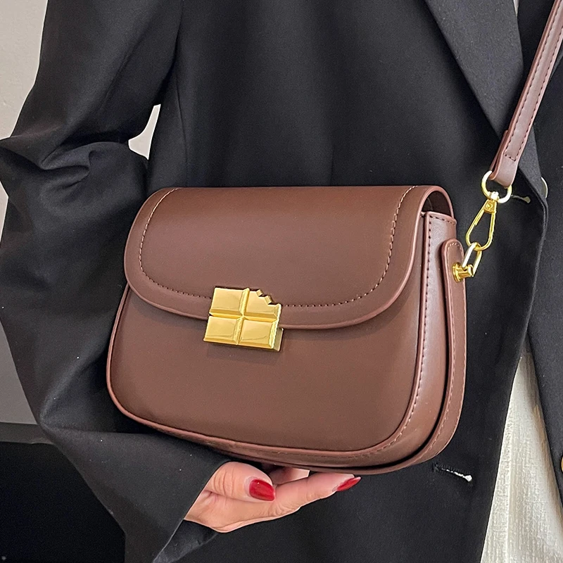 

Простая повседневная Маленькая женская сумка с откидной крышкой и ручками, модная однотонная универсальная дамская сумка на плечо, шикарна...