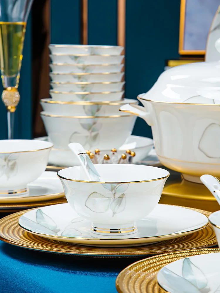 Набор посуды из костяного фарфора