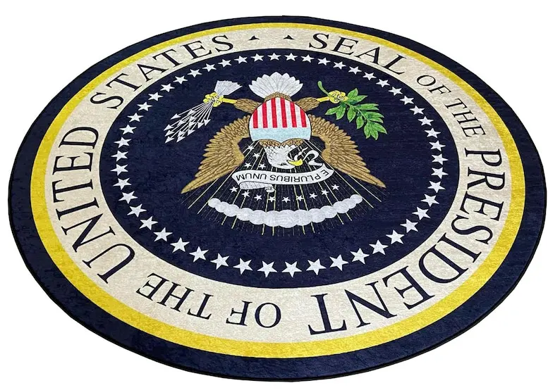 

Круглый ковёр с абстрактной печатью и президентом