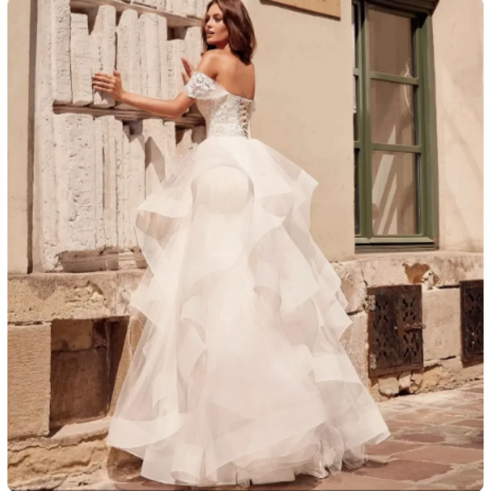 Рисунок 5 - Элегантное свадебное платье с открытыми плечами