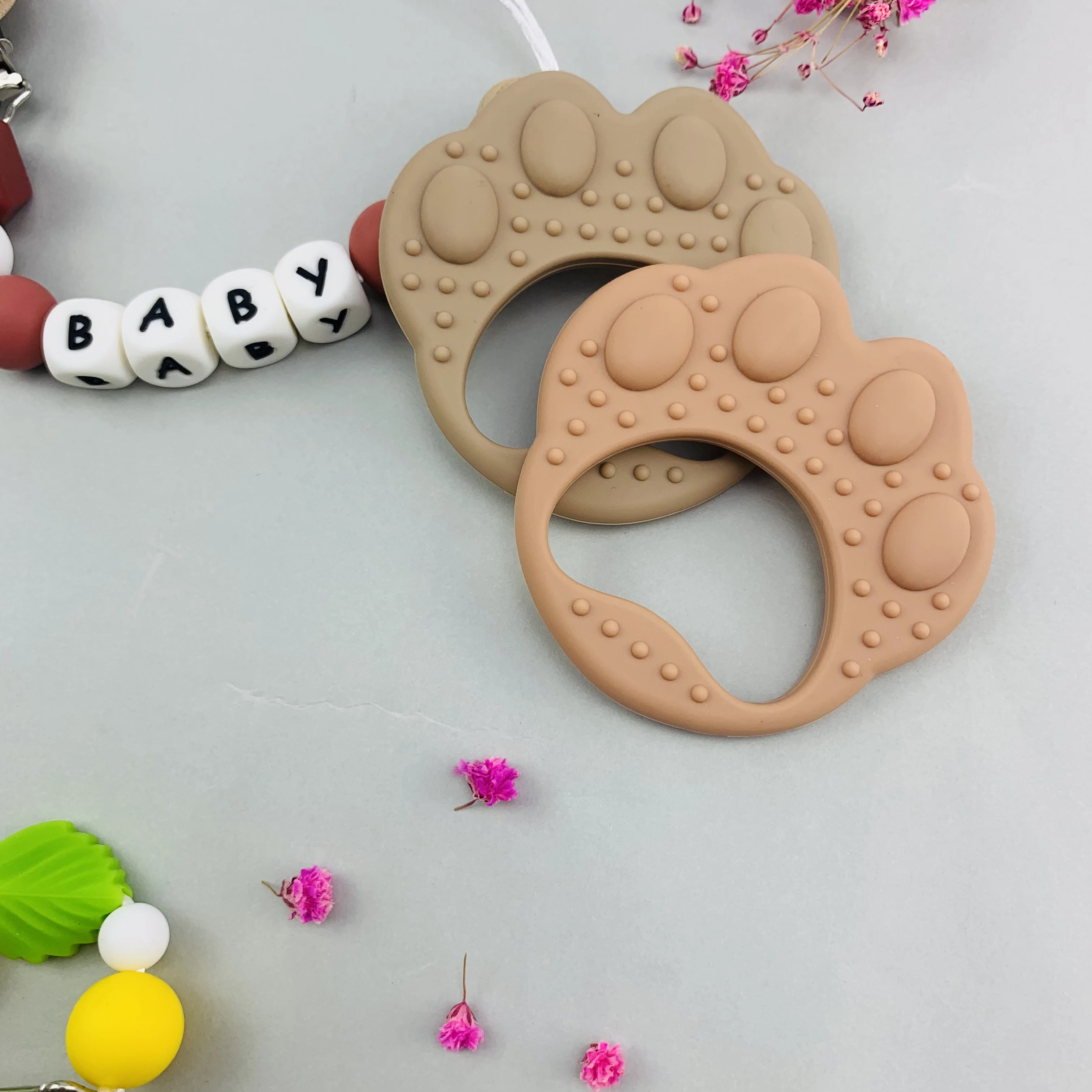 

1-pack of cartoon five-finger pattern soothing teether baby silicone teether scratching toys food grade baby teether stick toys