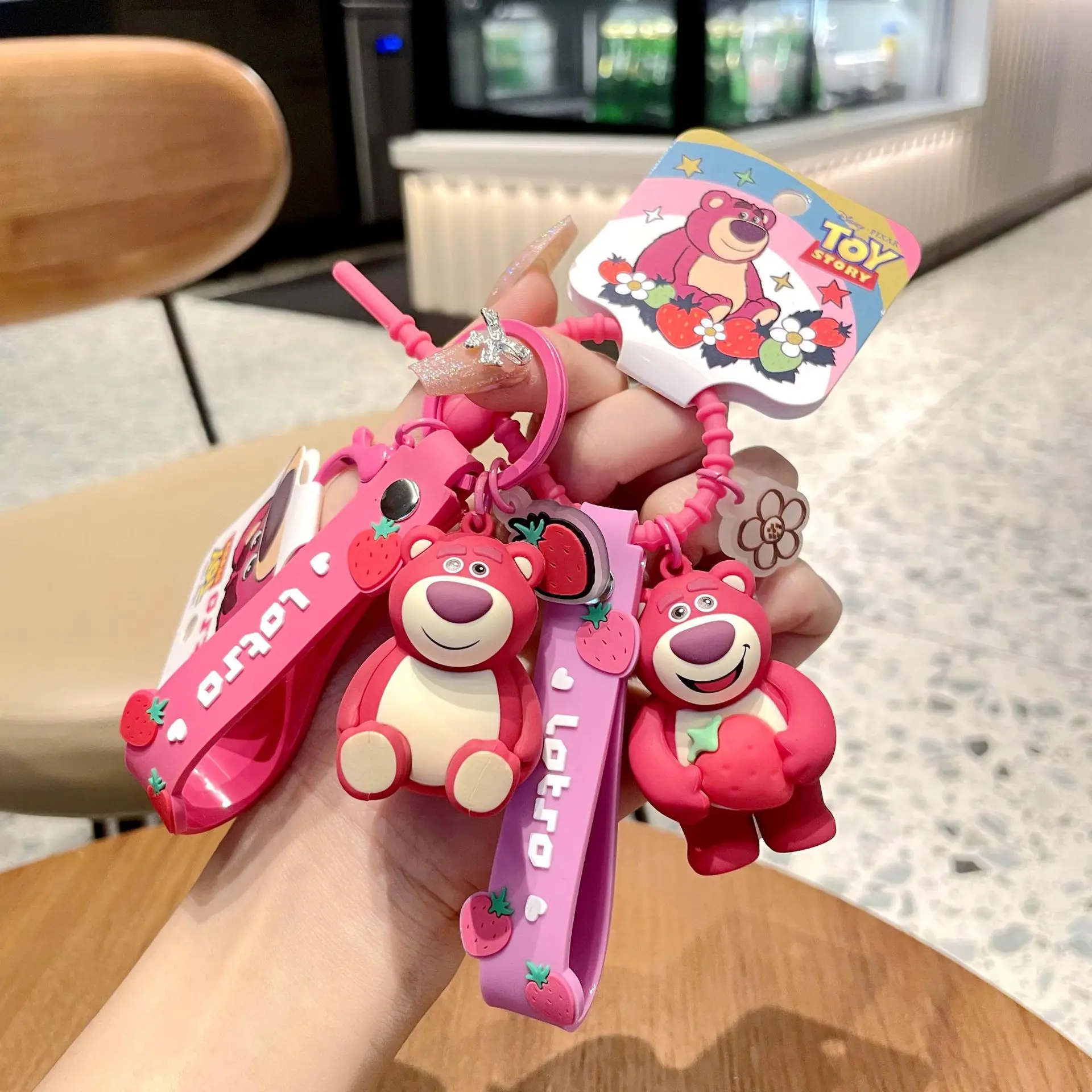 

Disney Alien Lots-o Winnie Keychain Cute Cartoon Anime Doll Keyring Bag Pendant Keyholder Creative Bag Charm Accessories