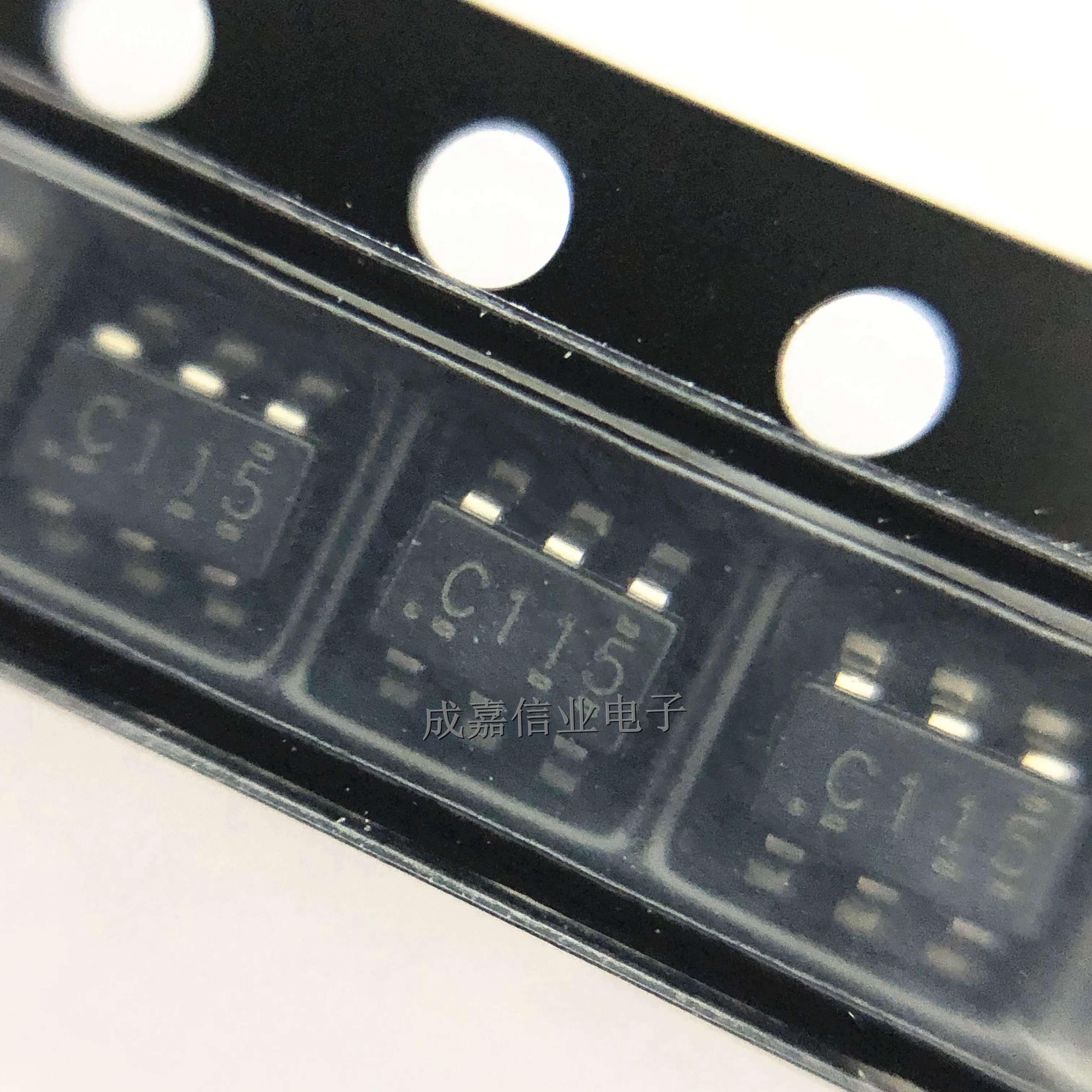 10 шт./лот SN74LVC1G11DBVR SOT-23-6 МАРКИРОВКА логические ворота C115 Sngl 3 Inpt Pos и рабочая