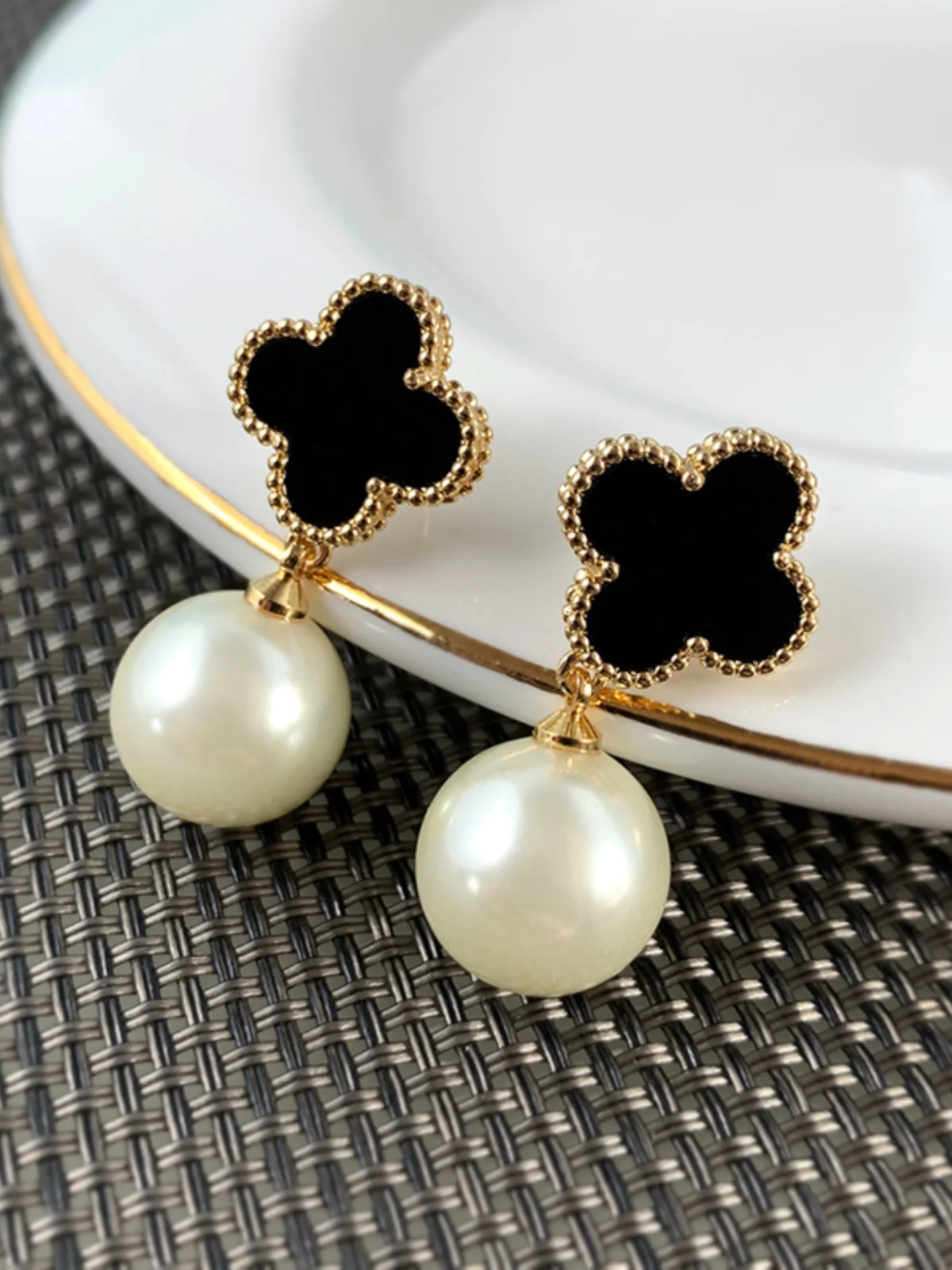 Omedio Clover Black Agate Pearl Stud Earrings High-Grade Cold Sle Exquisite Personali Women