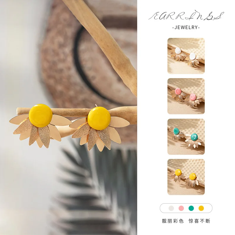 

2023 New Fashionable Bohemian Earrings for Women Metal Lafite Grass Ear Jewelry for Girls Women