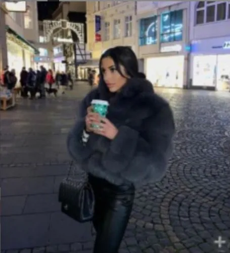 New fur coat for women with fur lapel and long sleeves