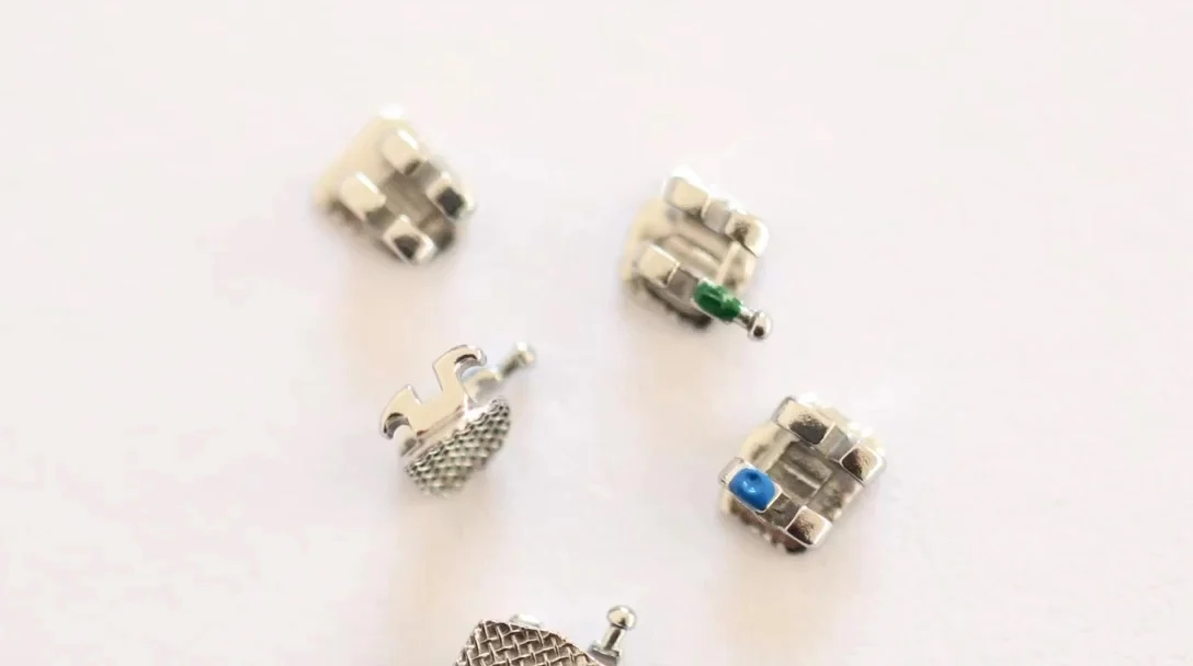 

Denrum dental monoblock mini edgewise brackets in orthodontic material