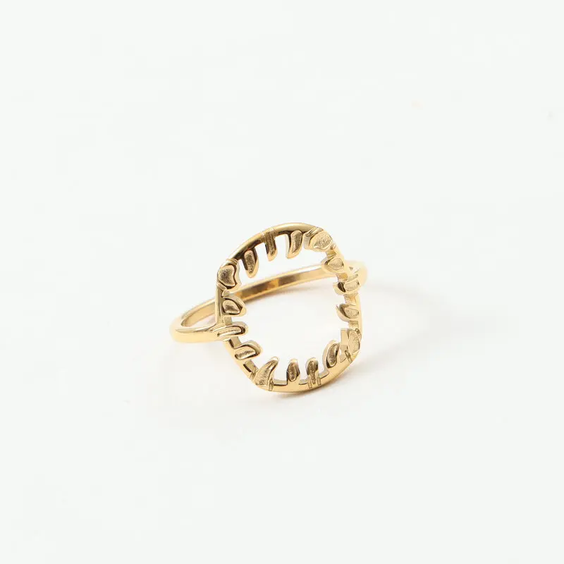 Женское кольцо в форме растения из нержавеющей стали золотого цвета 2024