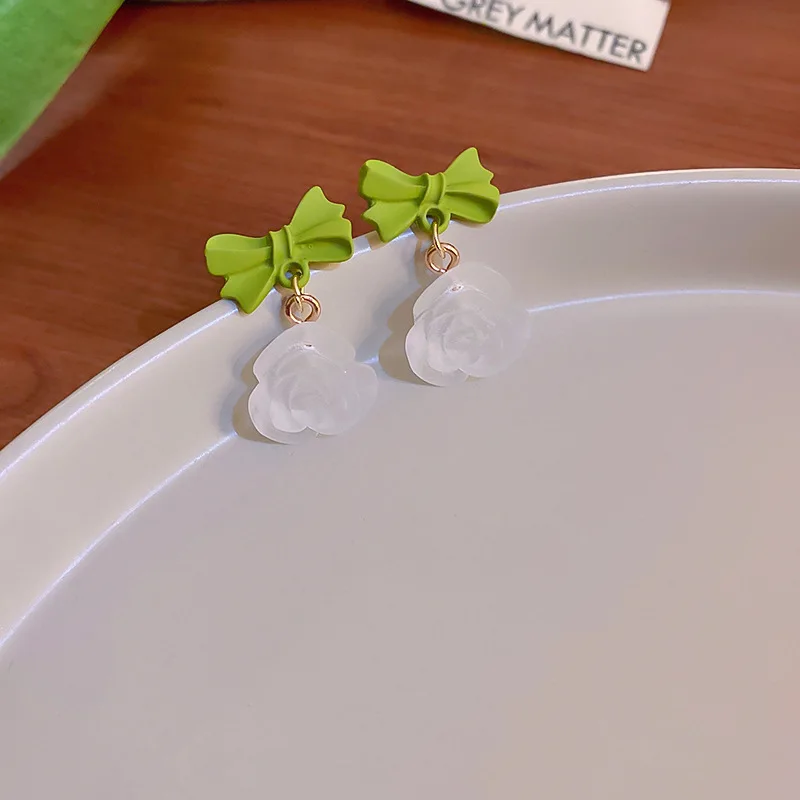 Полупрозрачные подвески в виде цветов женские серьги яркий простой дизайн