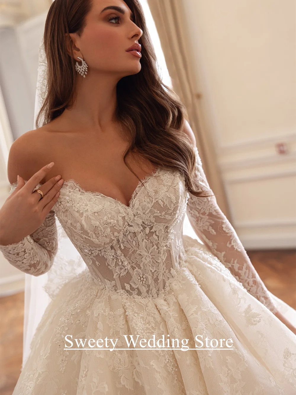 Фото Бальное платье из органзы, свадебное платье Vestido De Noiva, индивидуальное свадебное платье с длинными рукавами и v-образным вырезом, кружевной аппликацией, со шлейфом, арабское свадебное платье №3