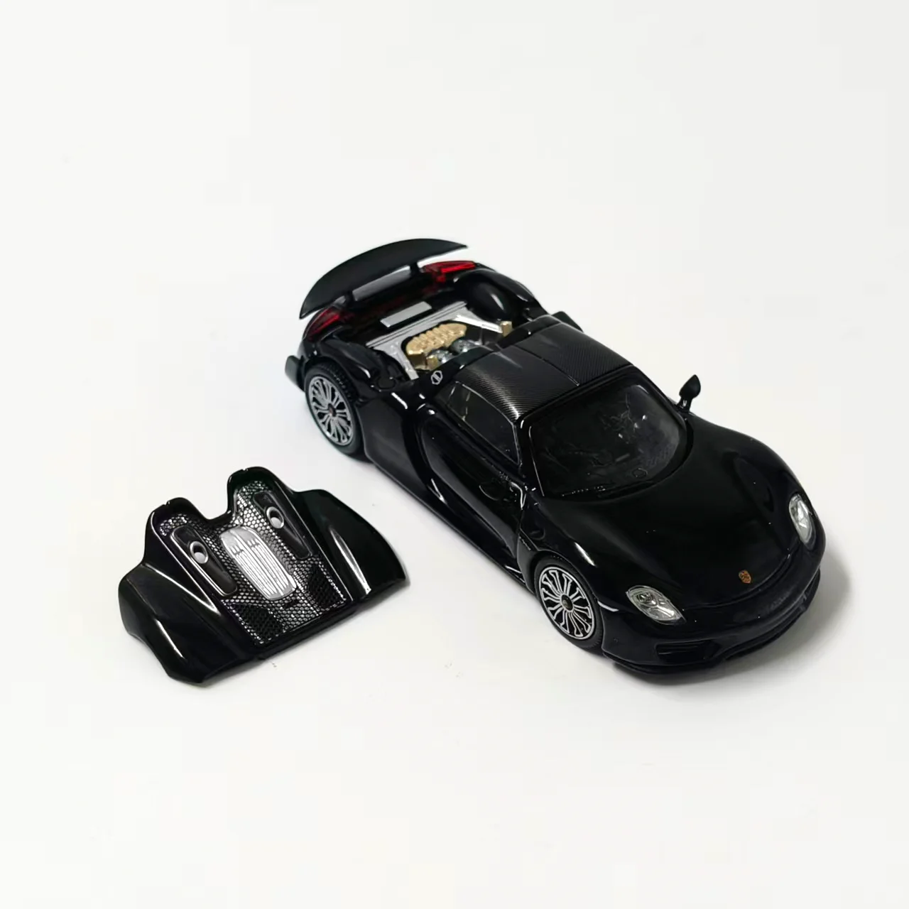 Фото Модель автомобиля Porsche 918 Spyder Convertible из литого металла в масштабе 1:64. №4