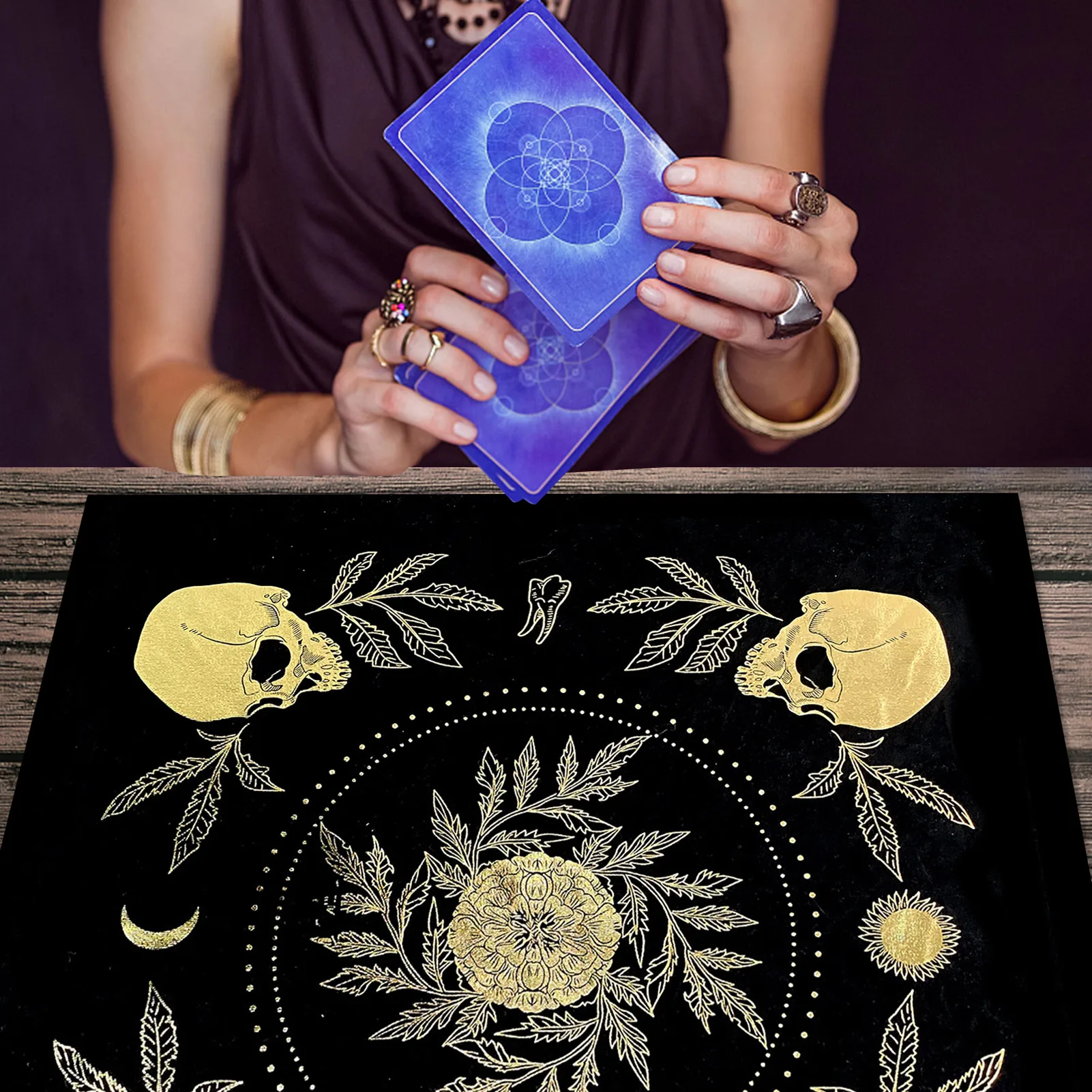 

Divination Tablecloth Black Gold Velvet Tarot Card Mat 19.30*19.30 Inches Square Board Game Cloth Zodiac Astrology Tablecloth