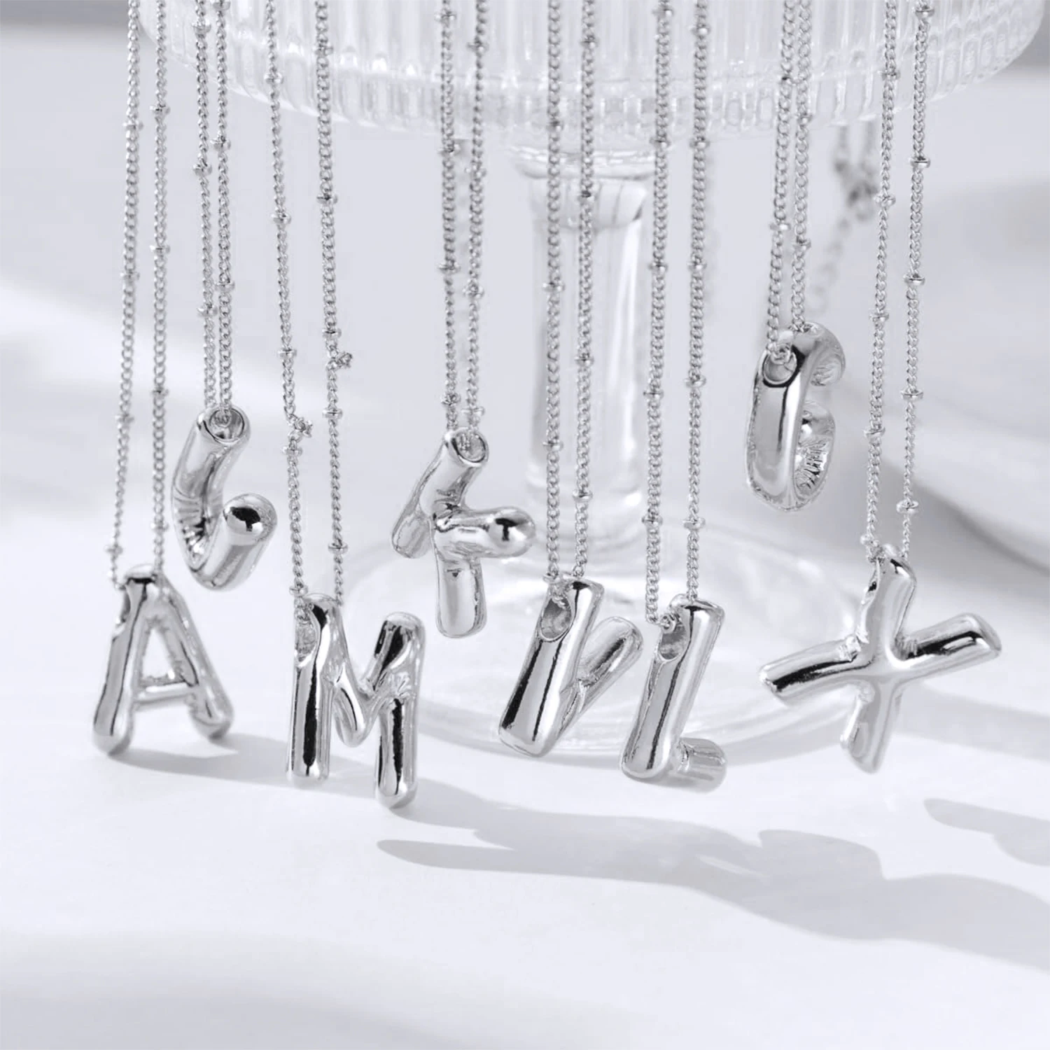 Ожерелье с инициалом пузырьков из нержавеющей стали серебряного цвета