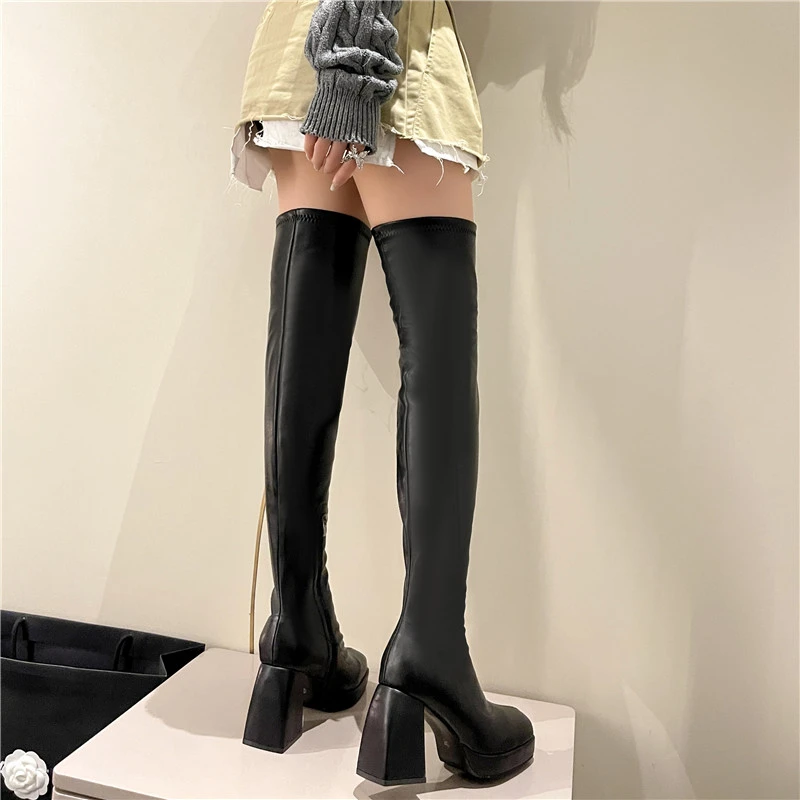 Женские ботфорты до бедра сапоги на платформе и высоком массивном каблуке