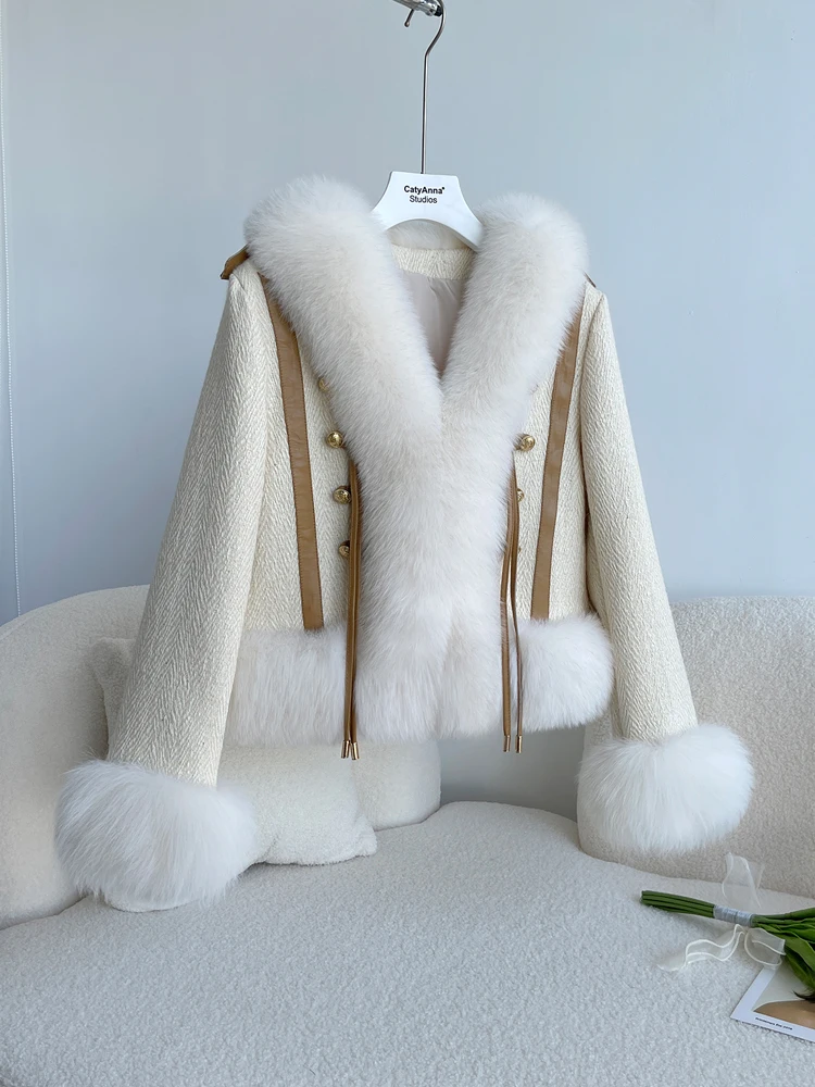 Рисунок 3 - Женское пальто из натурального меха