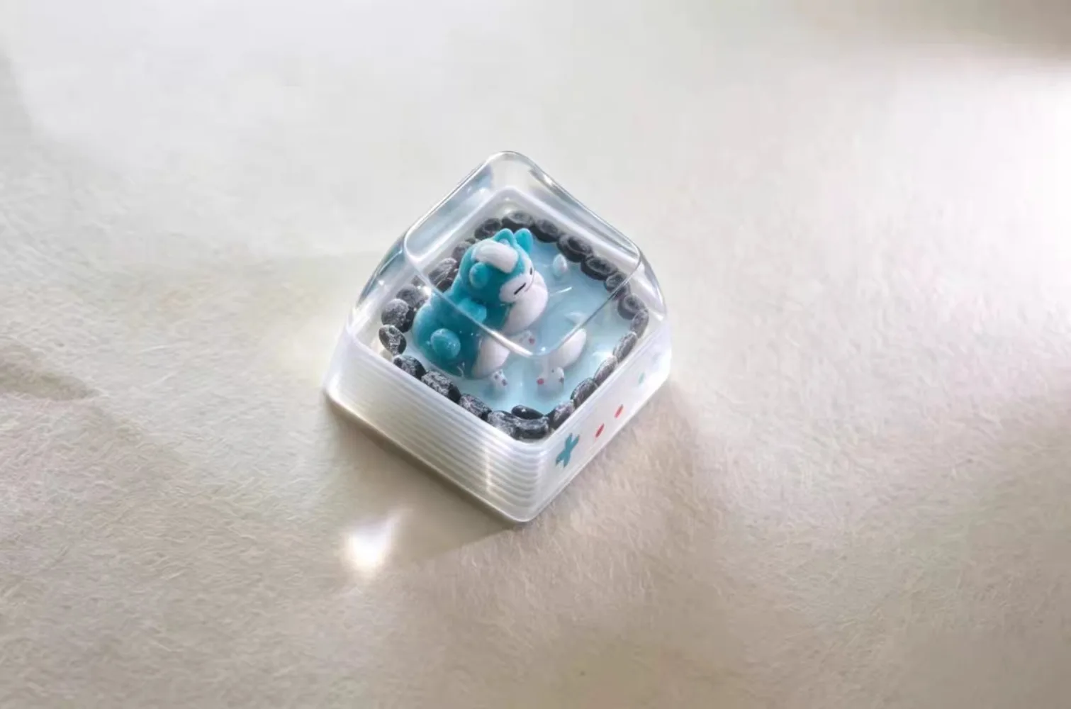 Фото Кейкап Pokémon Snorlax из полупрозрачной смолы, мультяшный, для механической клавиатуры, с крестовидным креплением, игровой периферийный аксессуар, аксессуар для киберспорта, подарок. №4