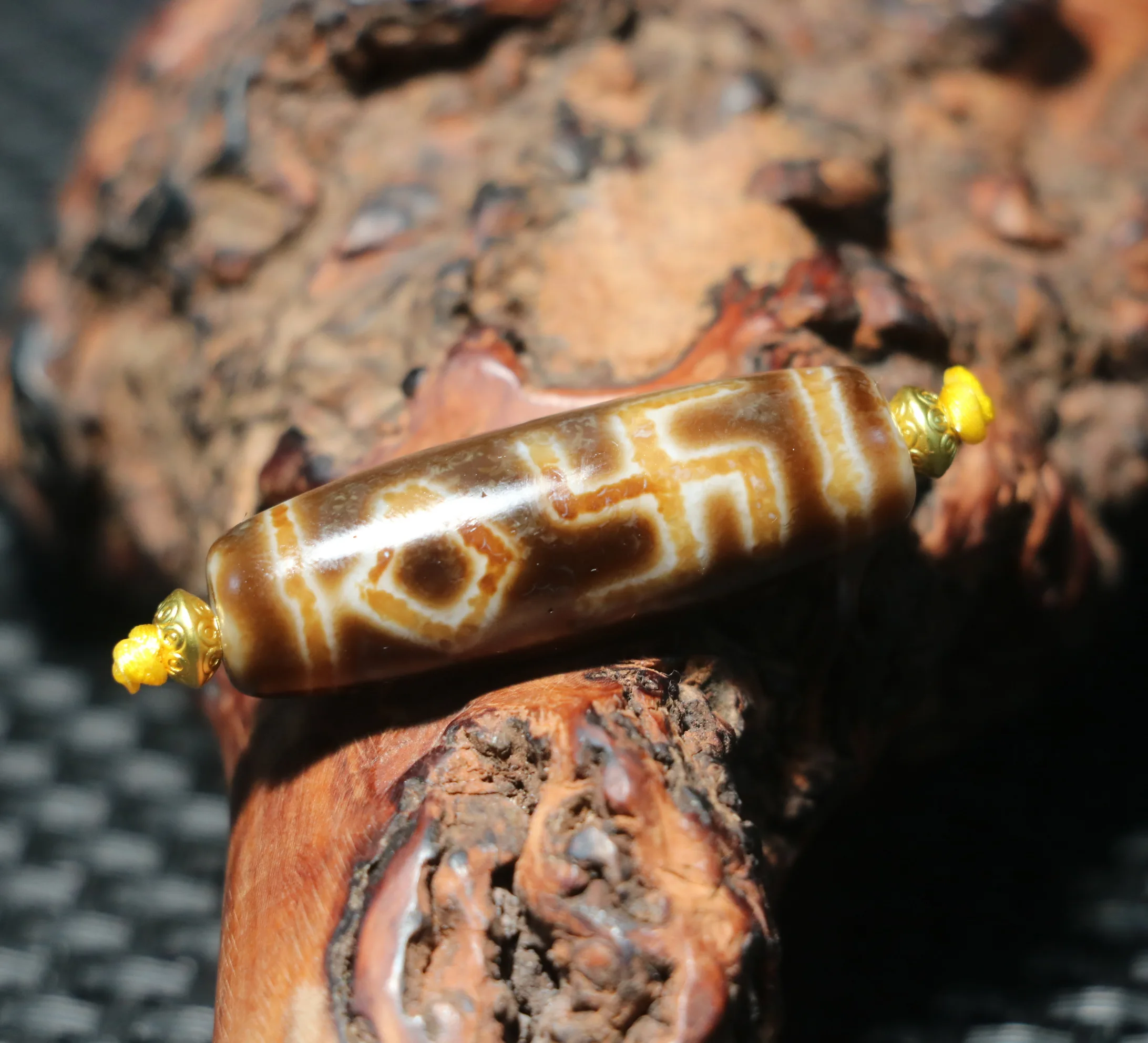 UPD25211A52 Мощность Энергия Тибетский старый агат Патина Kingkong Глаза Wanzi Swastica dZi Амулет