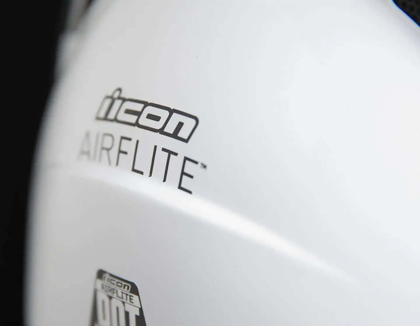 Рисунок 3 - Icon Airflite Gloss мотошлем б