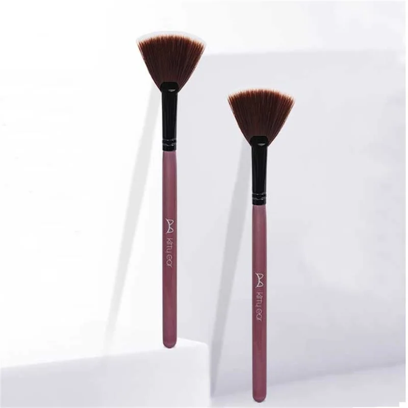 

1pcs Blush Halo Dyeing Makeup Brush Highlight Fan Shape Make Up Tools Soft Multi-functional Powder Brush Beauty Make-up For Girl