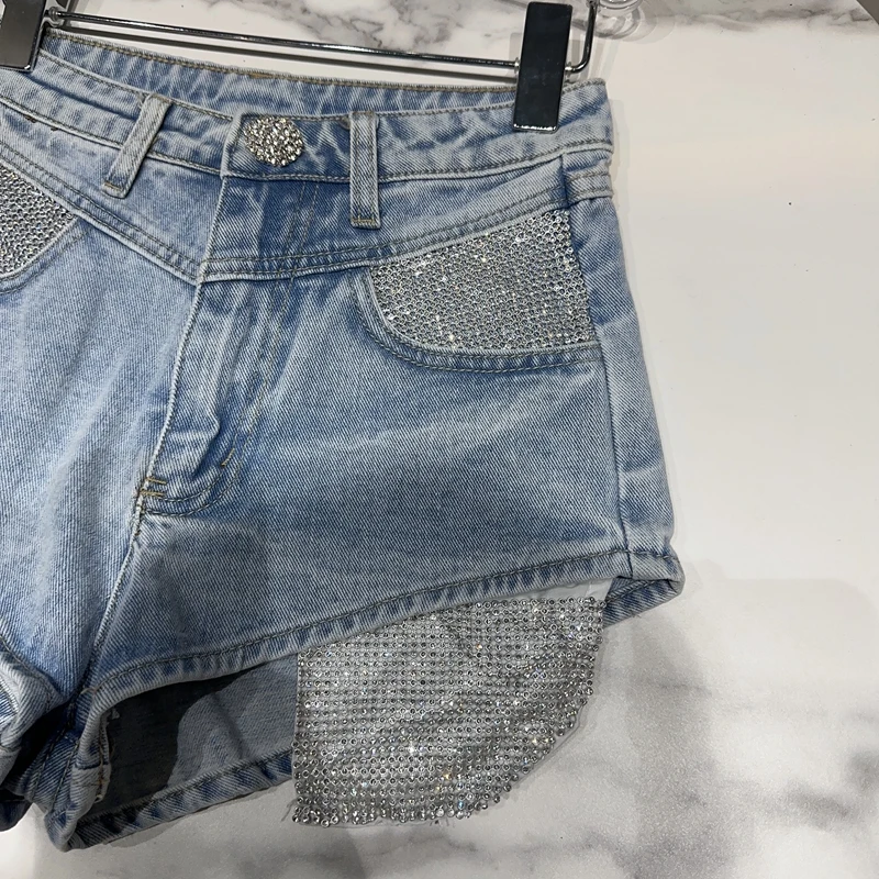 Womens Shorts 2023 Spring and Summer New Hot Girl Diamond Pocket Leak Design Three-Point Denim Shorts Female Booty Shorts