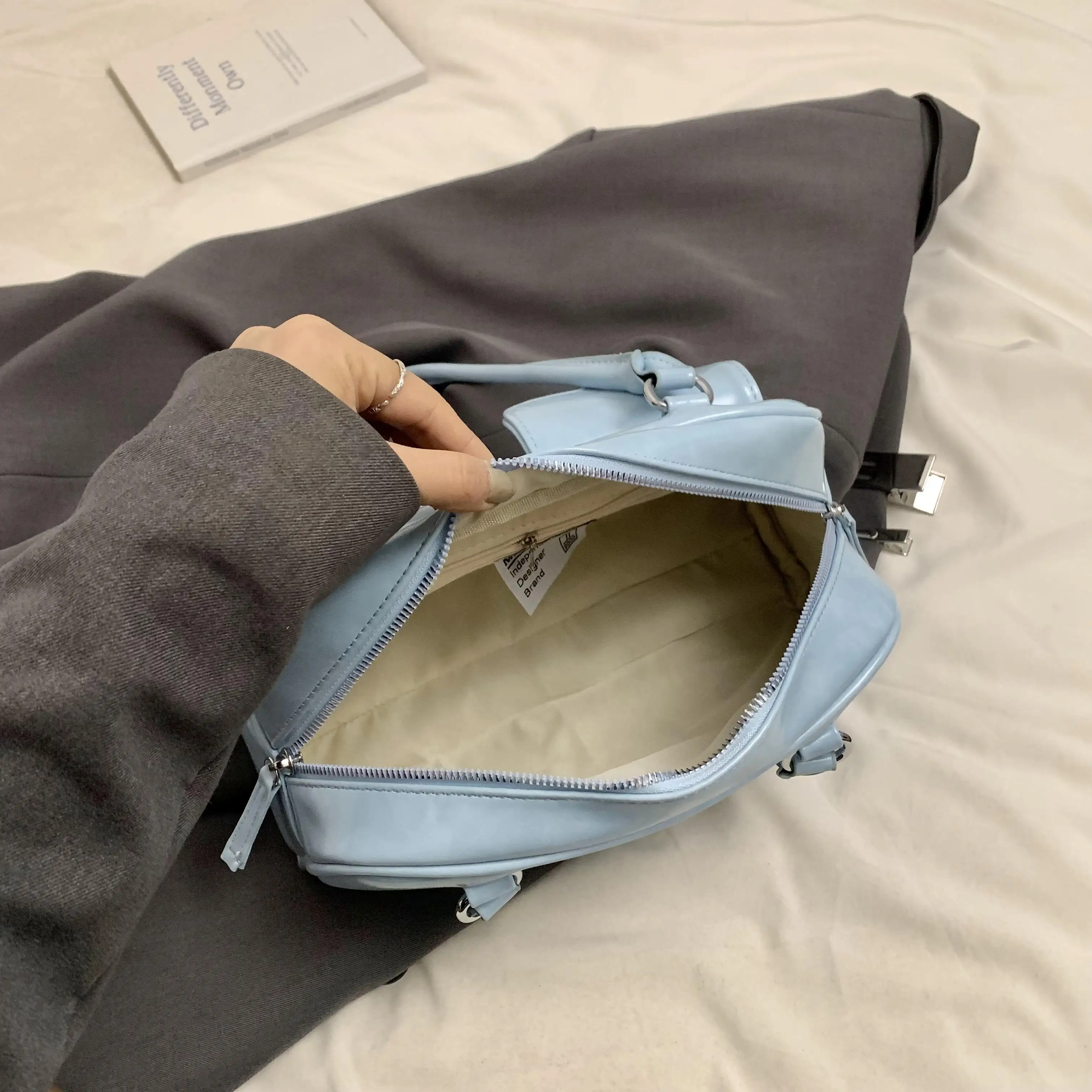 Модная простая женская сумка через плечо большой вместимости